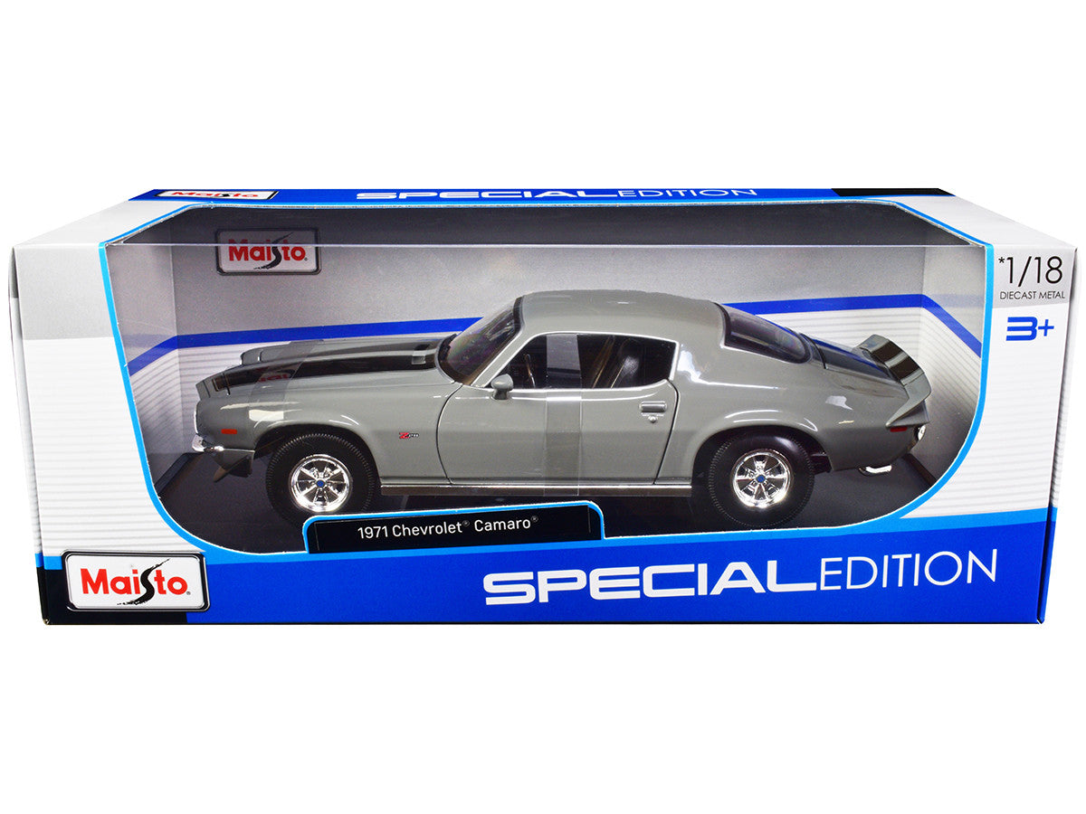 Maisto 1:18 1971 Chevrolet Camaro Gray / Black Stripes — product image 3