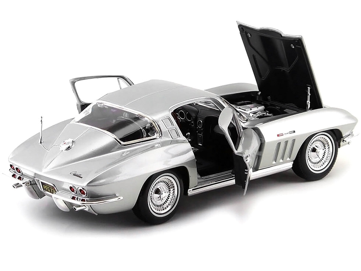 Maisto 1:18 1965 Chevrolet Corvette Silver