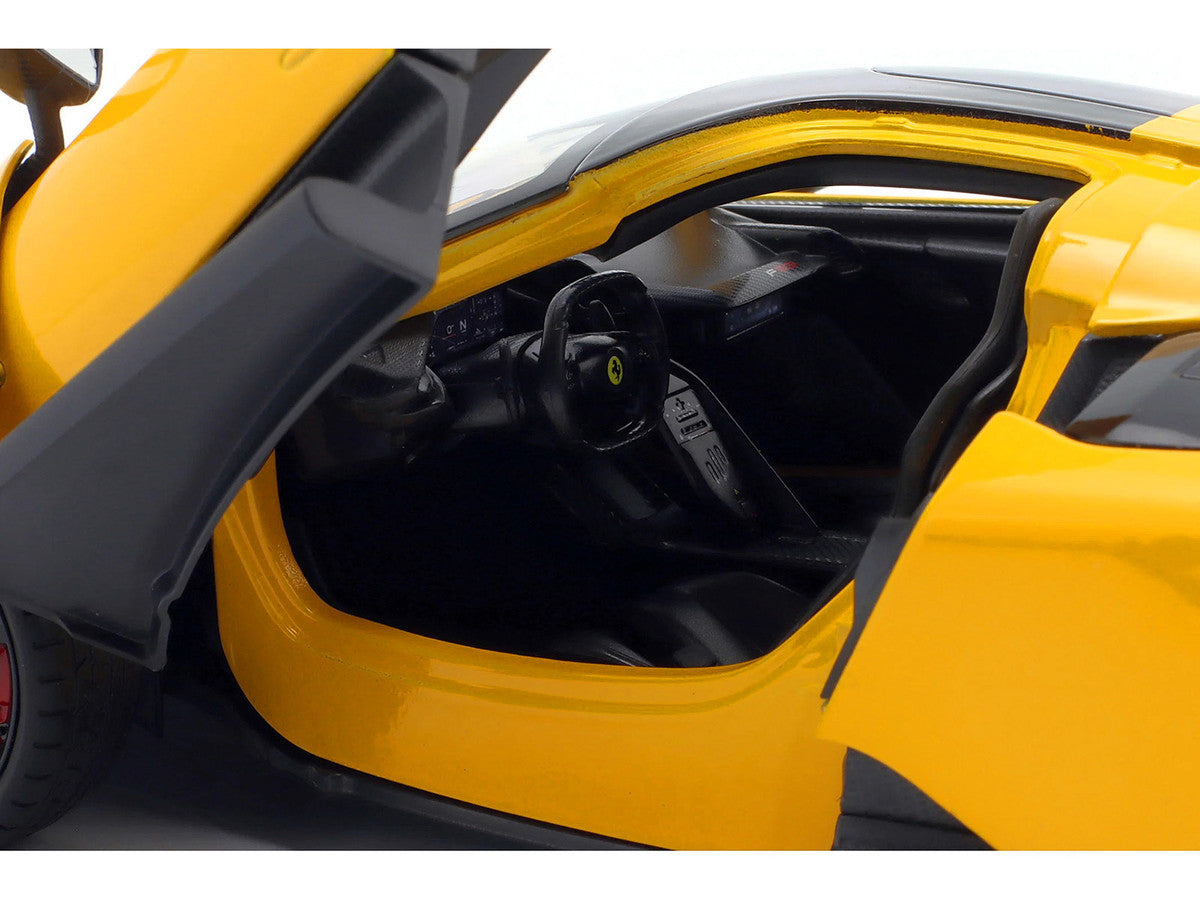 Bburago 1:18 Ferrari F80 Yellow/Black — product image 3