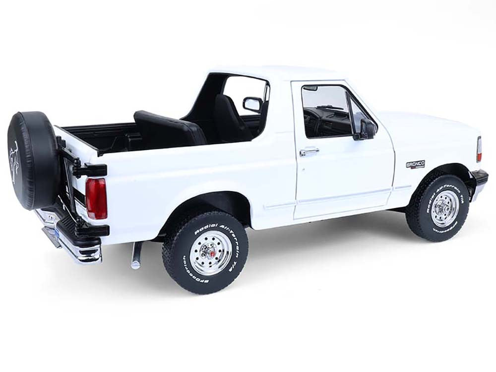 1993 Ford Bronco XLT Oxford White "Artisan Collection" 1/18 Diecast Model Car by Greenlight-3