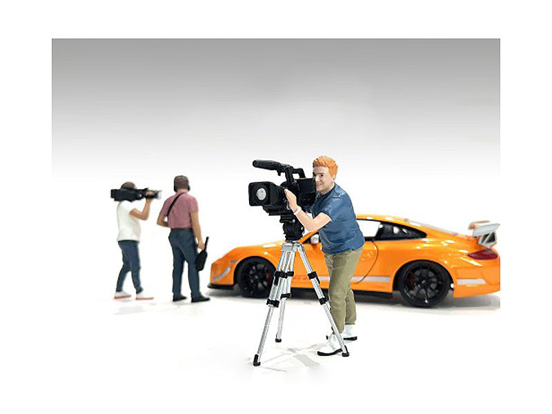 "On-Air" Figure 5 with Standing Camera for 1/24 Scale Models by American Diorama-0