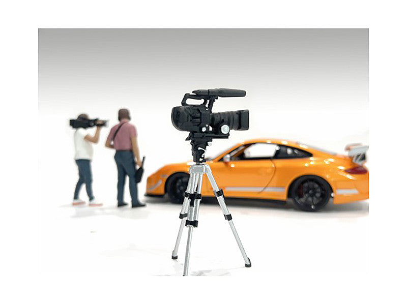 "On-Air" Figure 5 with Standing Camera for 1/24 Scale Models by American Diorama-1