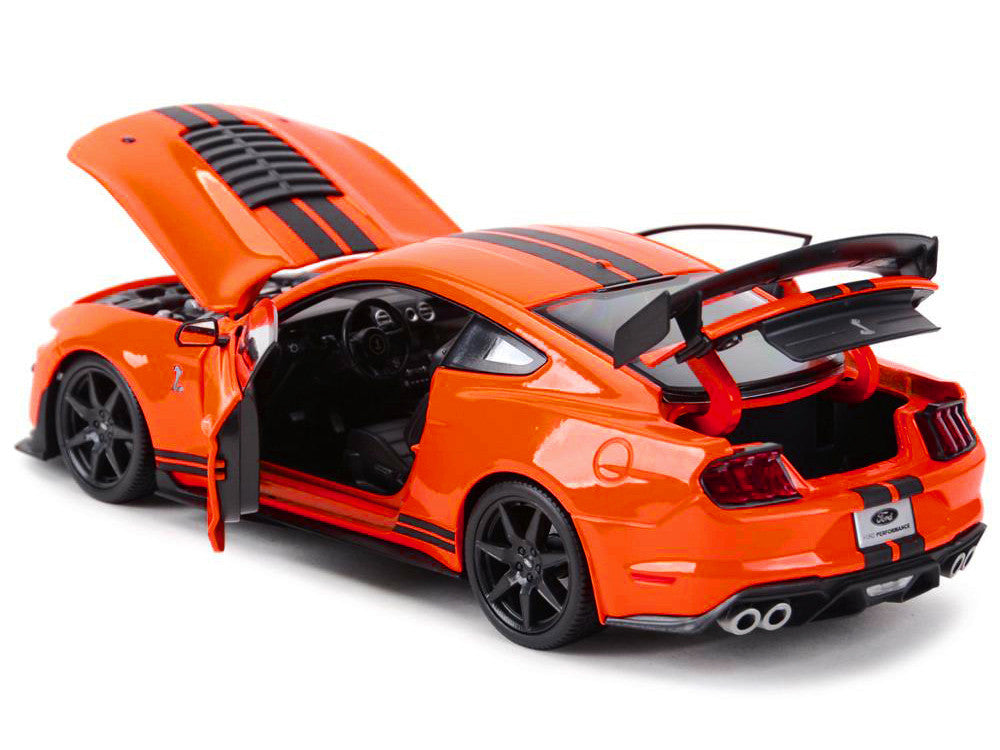 Maisto 1:18 2020 Ford Mustang Shelby GT500 Orange / Black Stripes — product image 3