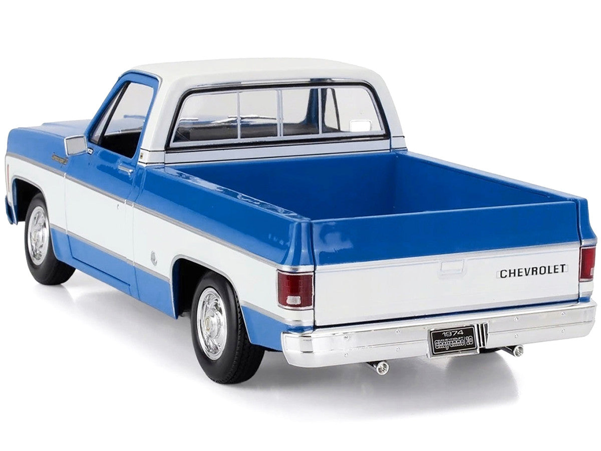 Maisto 1:18 1974 Chevrolet C10 Cheyenne Super Pickup Blue/White — product image 4