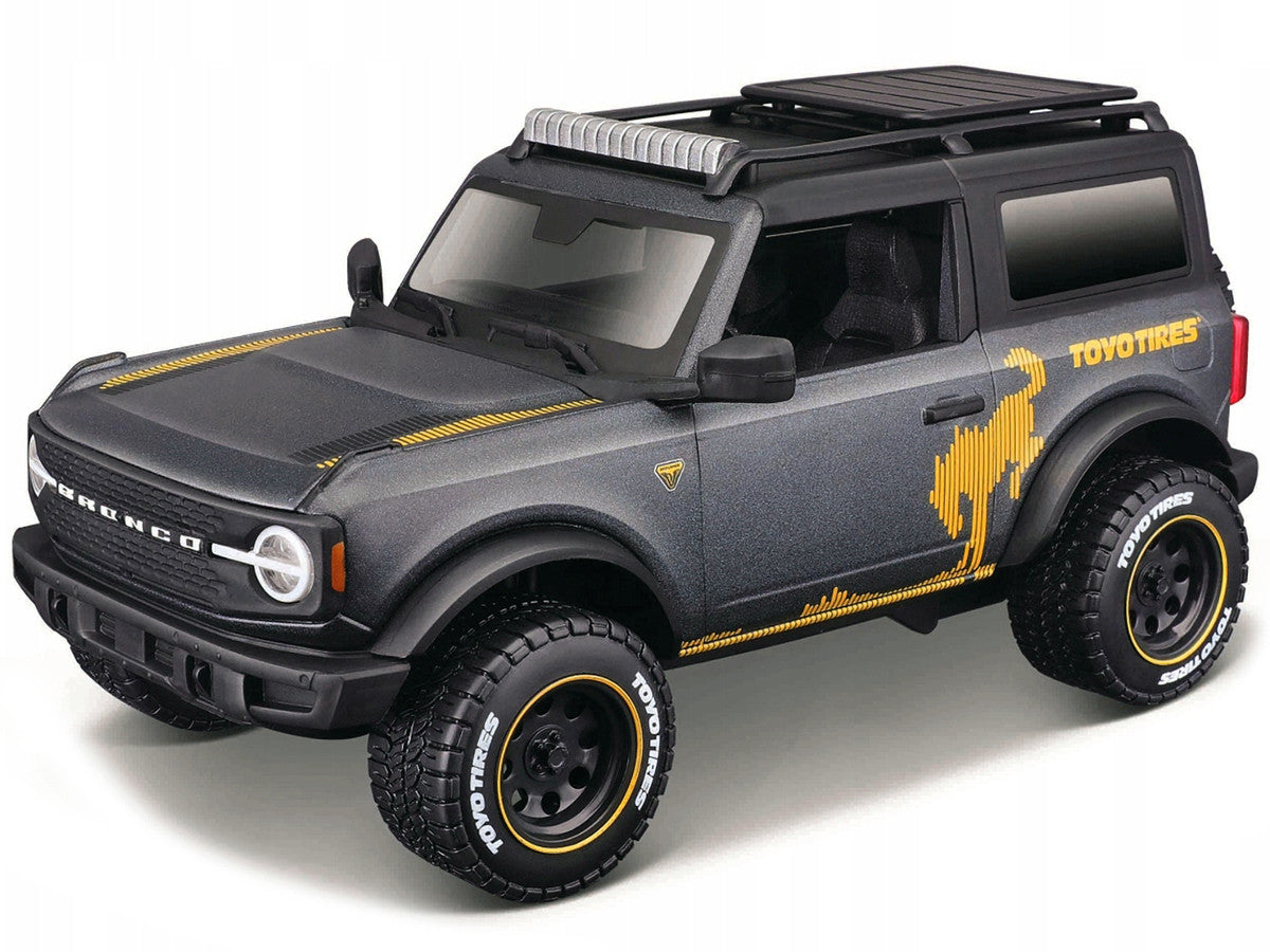 Maisto 1:24 2021 Ford Bronco Badlands Dark Gray / Gold Graphics/Roof Rack Off-Road — product image 1
