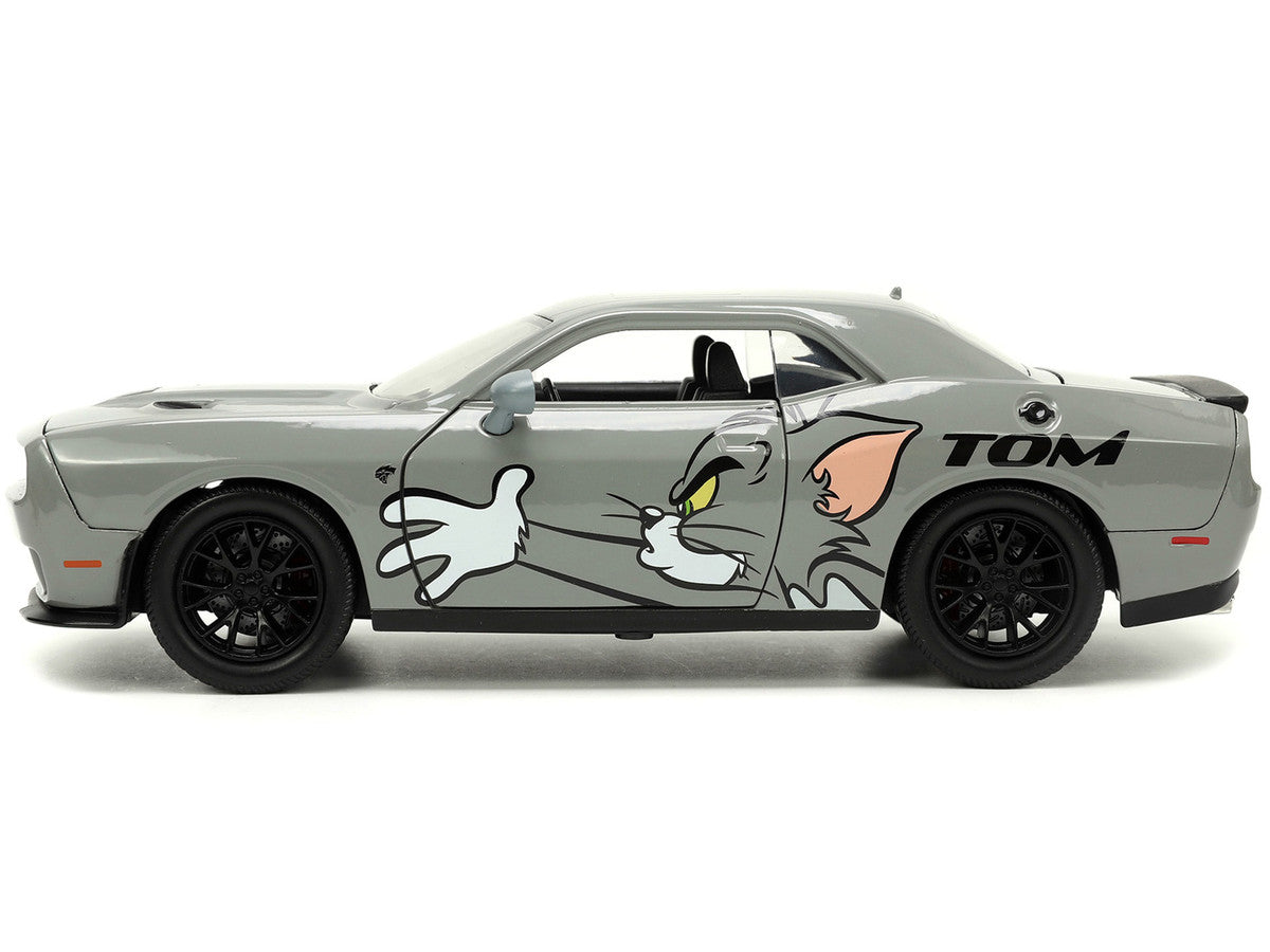 2015 Dodge Challenger Hellcat Gray with "Tom" Graphics and Jerry Diecast Figure "Tom and Jerry" "Hollywood Rides" Series 1/24 Diecast Model Car by Jada-2