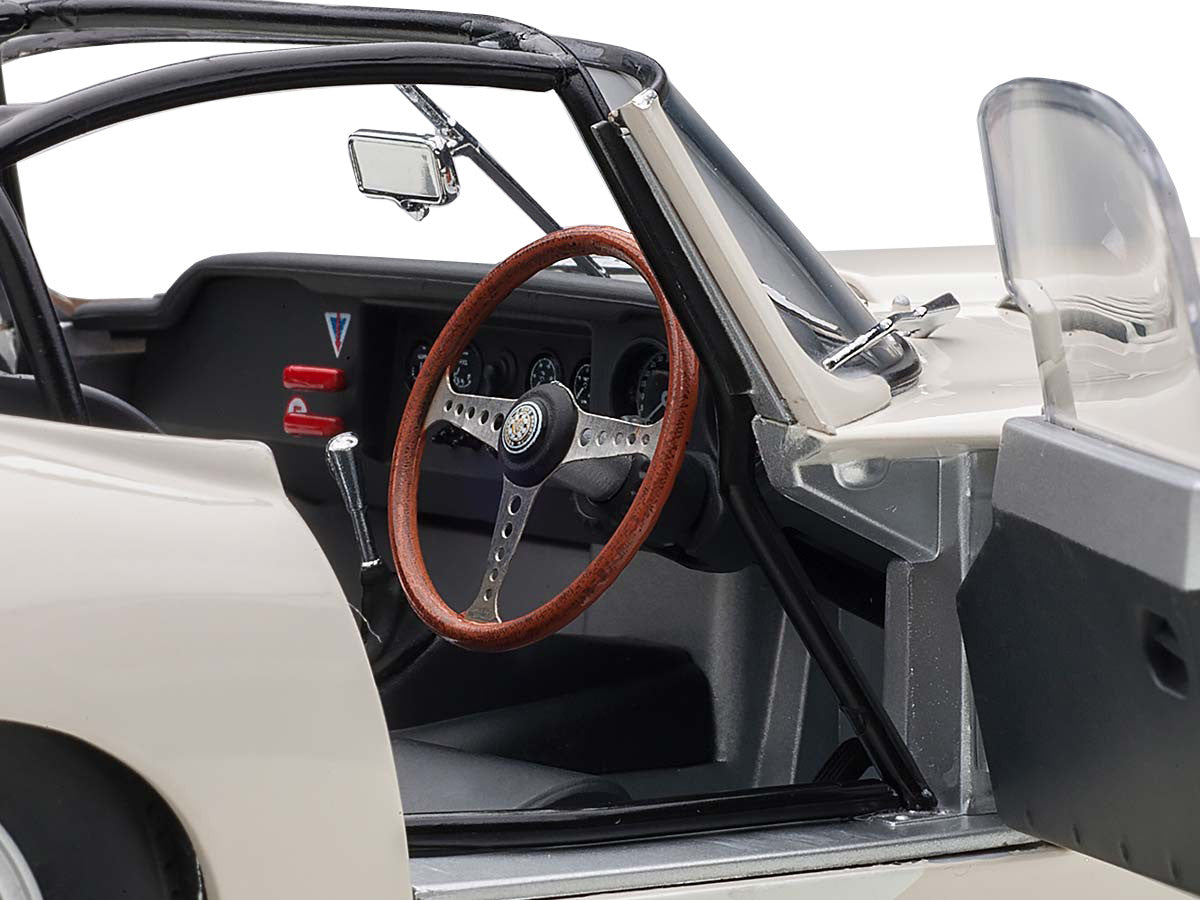 Jaguar Lightweight E Type Roadster RHD (Right Hand Drive) White 1/18 Model Car by Autoart-2
