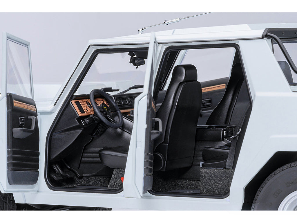 Lamborghini LM002 Bianco Polo Park White 1/18 Model Car by Autoart-2