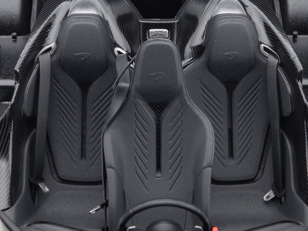McLaren Speedtail Volcano Red Metallic with Black Top and Suitcase Accessories 1/18 Model Car by Autoart-4
