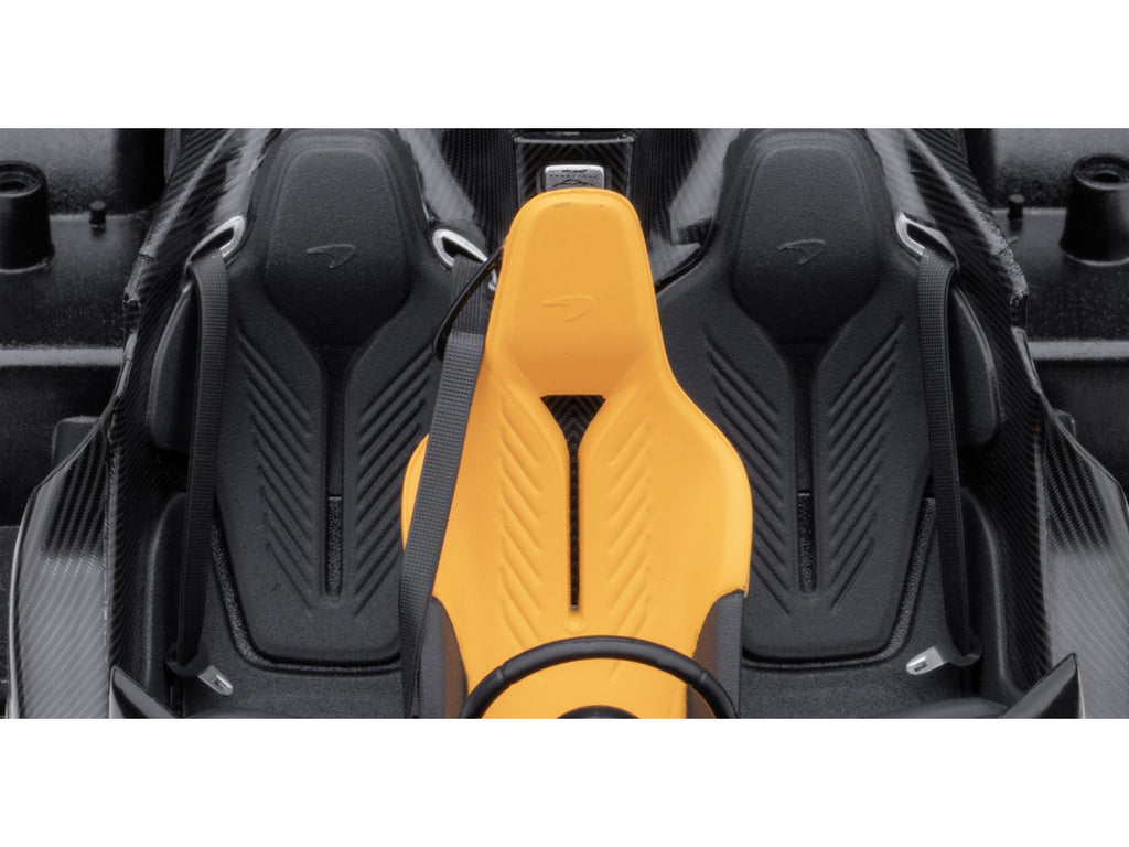 McLaren Speedtail Supernova Silver Metallic with Black Top and Suitcase Accessories 1/18 Model Car by Autoart-2
