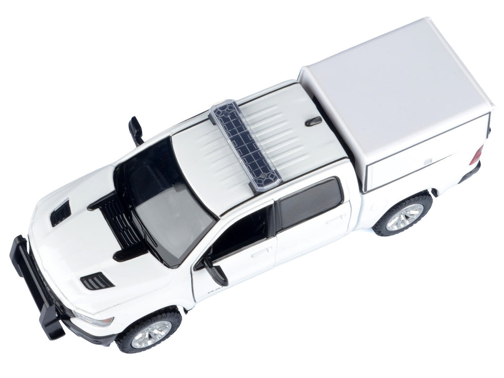 2019 RAM 1500 Laramie Crew Cab Pickup Truck with Truck Bed Camper White "Custom Builder's Kit" Series 1/24-1/27 Diecast Model Car by Motormax-3