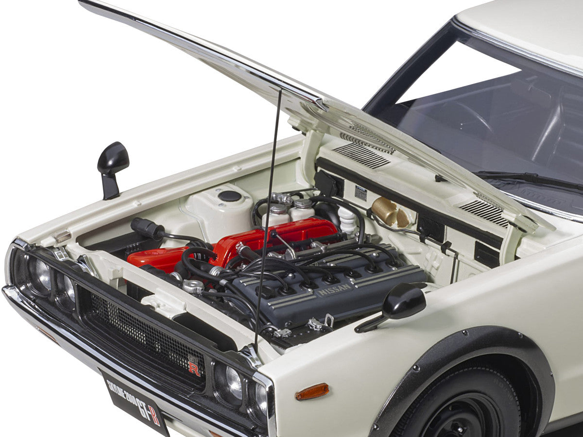 Nissan Skyline 2000GT-R (KPGC110) RHD (Right Hand Drive) White 1/18 Model Car by Autoart-2