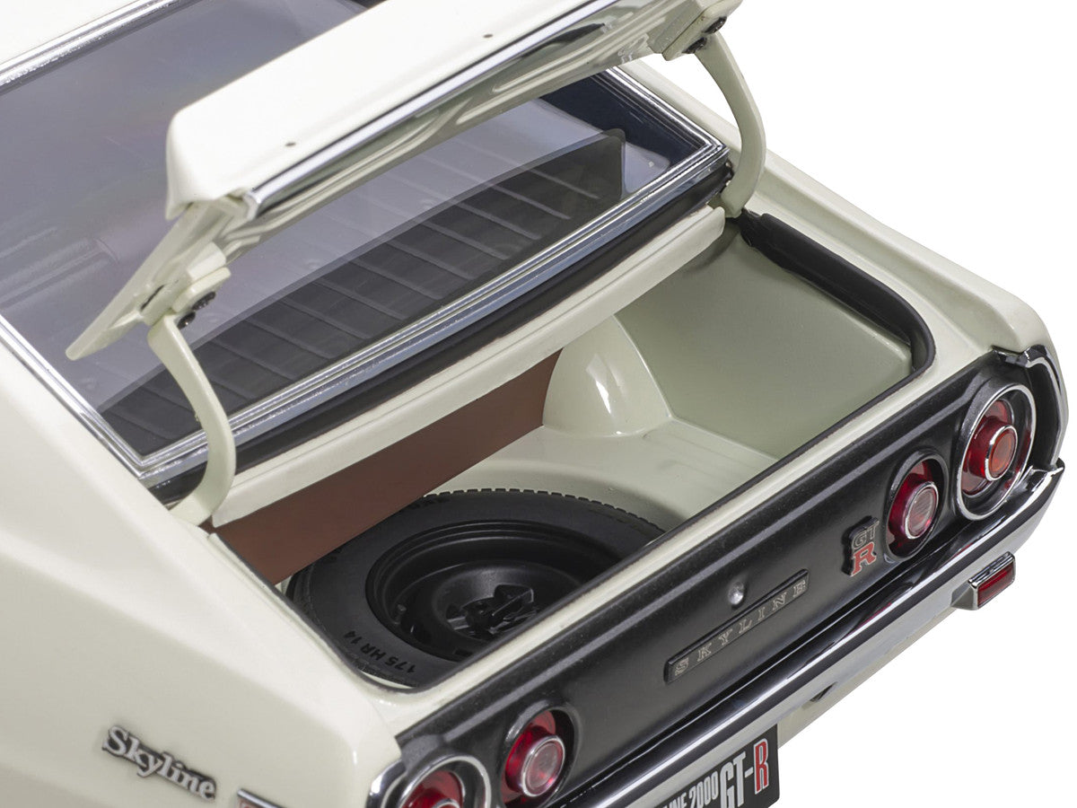 Nissan Skyline 2000GT-R (KPGC110) RHD (Right Hand Drive) White 1/18 Model Car by Autoart-3