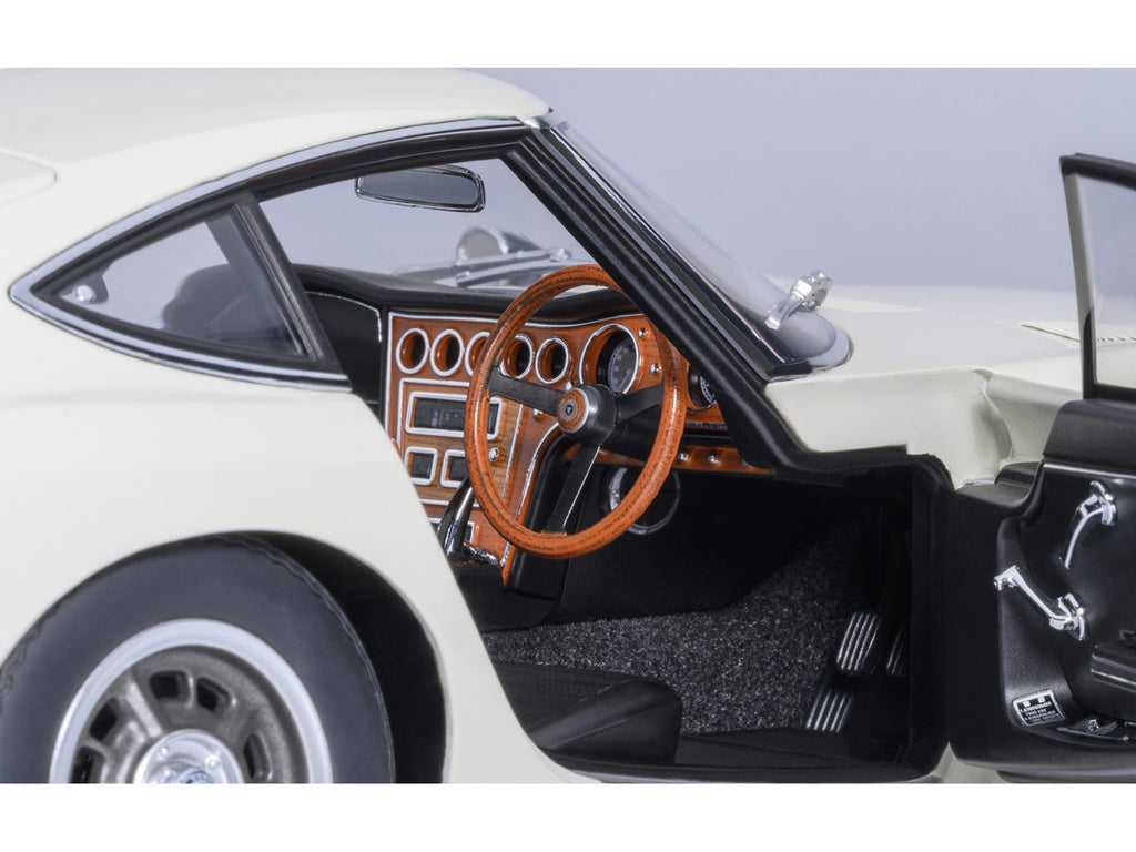1967 Toyota 2000GT RHD (Right Hand Drive) White 1/18 Model Car by Autoart-2