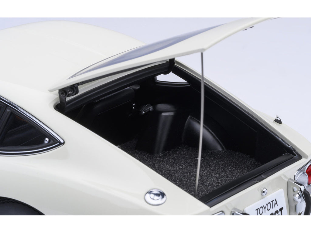1967 Toyota 2000GT RHD (Right Hand Drive) White 1/18 Model Car by Autoart-0