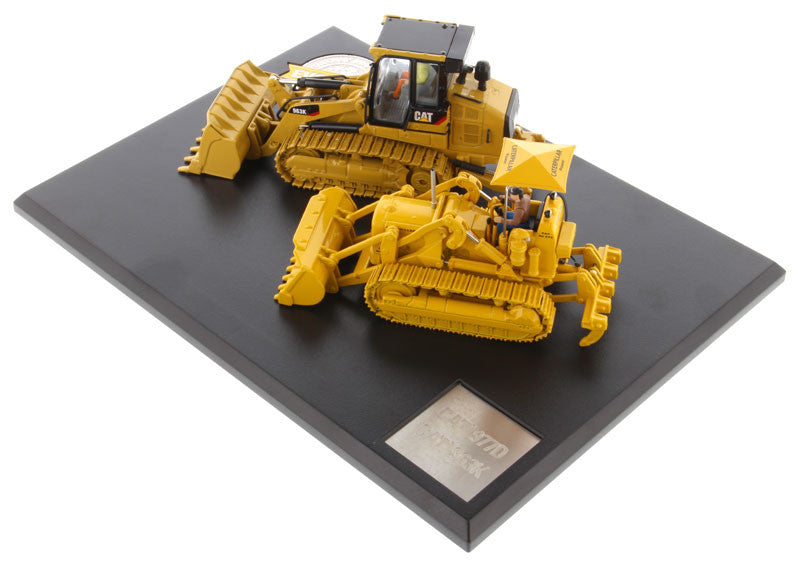 CAT Caterpillar 977D Traxcavator (Circa 1955-1960) and CAT Caterpillar 963K Track Loader (Current) with Operators "Evolution Series" 1/50 Diecast Models by Diecast Masters-2