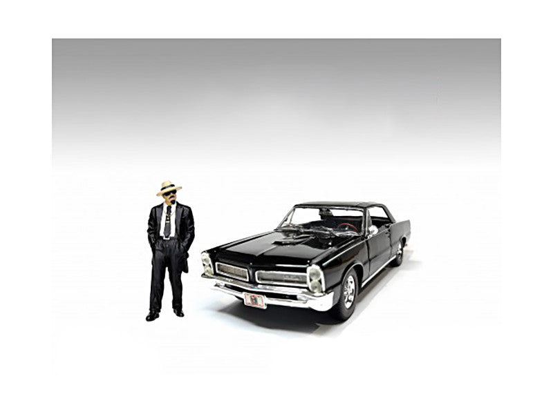 "Hanging Out 3" Figure #5 for 1/24 Scale Models by American Diorama-0