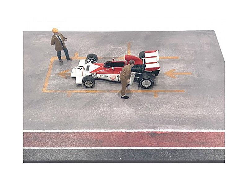 "Race Day" Two Diecast Figures Set 4 for 1/43 Scale Models by American Diorama-1