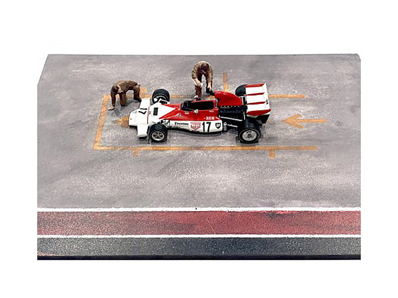 "Race Day" Two Diecast Figures Set 5 for 1/43 Scale Models by American Diorama-1