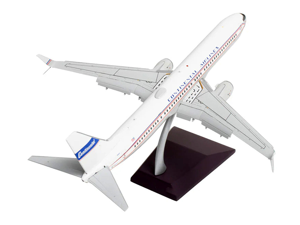 Boeing 737-900ER Commercial Aircraft with Flaps Down "Continental Airlines - United Airlines" (N75435) White with Red and Blue Stripes "Gemini 200" Series 1/200 Diecast Model Airplane by GeminiJets-2