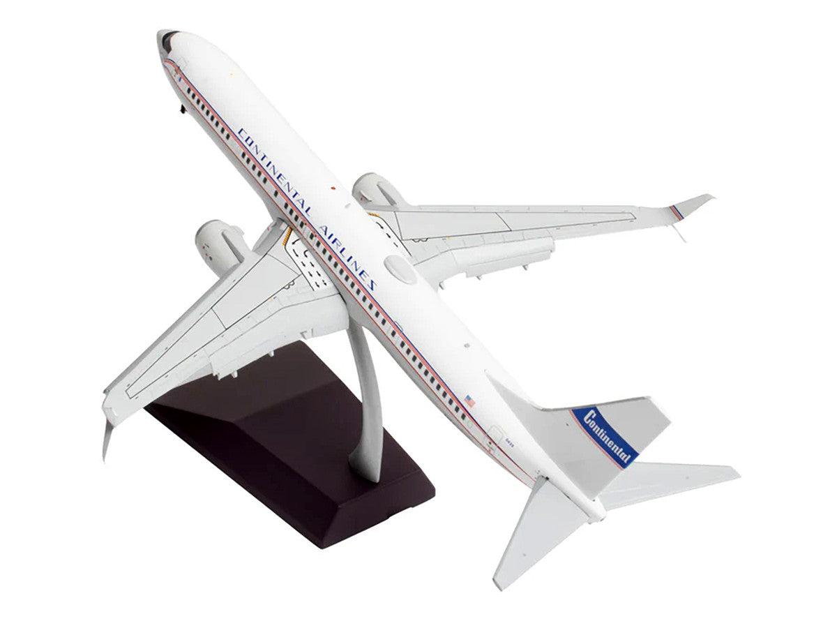 Boeing 737-900ER Commercial Aircraft with Flaps Down "Continental Airlines - United Airlines" (N75435) White with Red and Blue Stripes "Gemini 200" Series 1/200 Diecast Model Airplane by GeminiJets-1