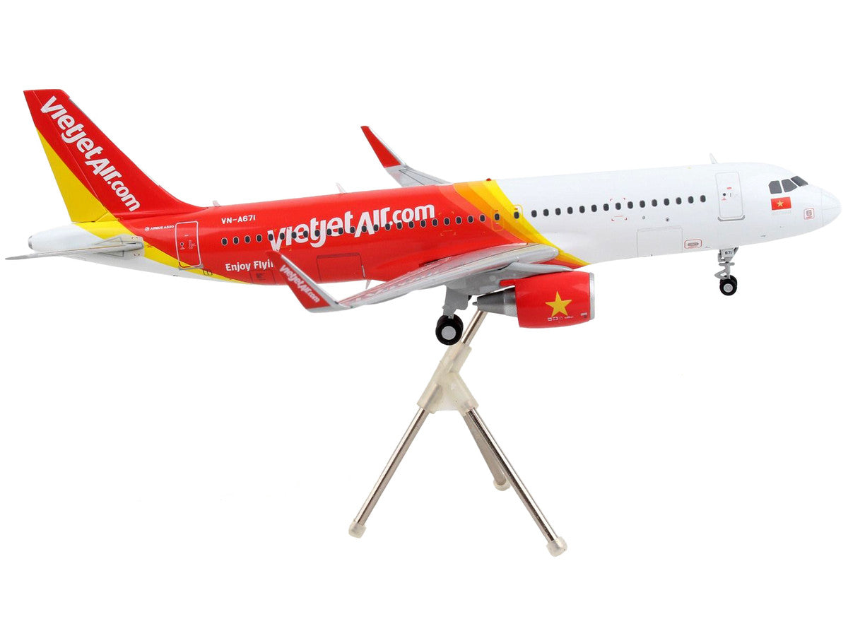 Airbus A320 Commercial Aircraft "VietJet Air" White and Red "Gemini 200" Series 1/200 Diecast Model Airplane by GeminiJets-1