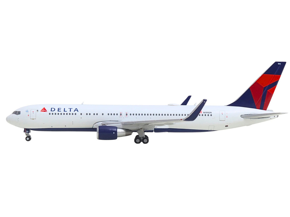 Boeing 767-300ER Commercial Aircraft "Delta Air Lines" (N199DN) White with Red and Blue Tail 1/400 Diecast Model by GeminiJets-2