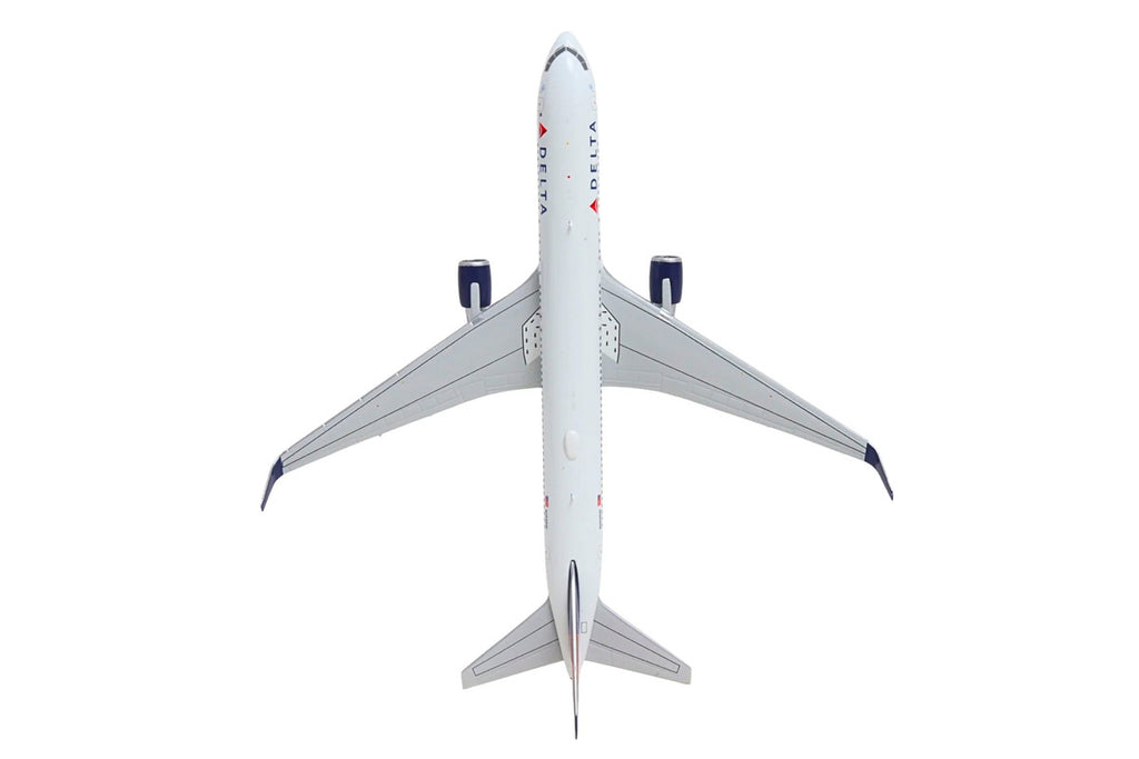 Boeing 767-300ER Commercial Aircraft "Delta Air Lines" (N199DN) White with Red and Blue Tail 1/400 Diecast Model by GeminiJets-0