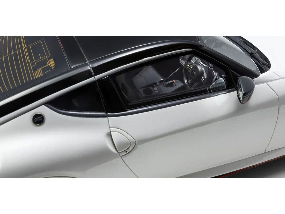 Kyosho 1/18 Nissan Fairlady Z NISMO RHD Model Car White Black Top-1