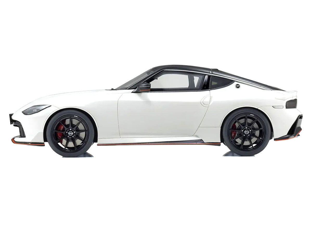 Kyosho 1/18 Nissan Fairlady Z NISMO RHD Model Car White Black Top-2