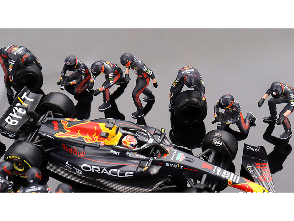 Red Bull RB19 #1 Max Verstappen Winner Formula One F1 "Japanese GP" (2023) with Red Bull Pit Crew Set of 21 pieces Limited Edition to 5000 pieces Worldwide 1/64 Diecast Model Car by Mini GT-3