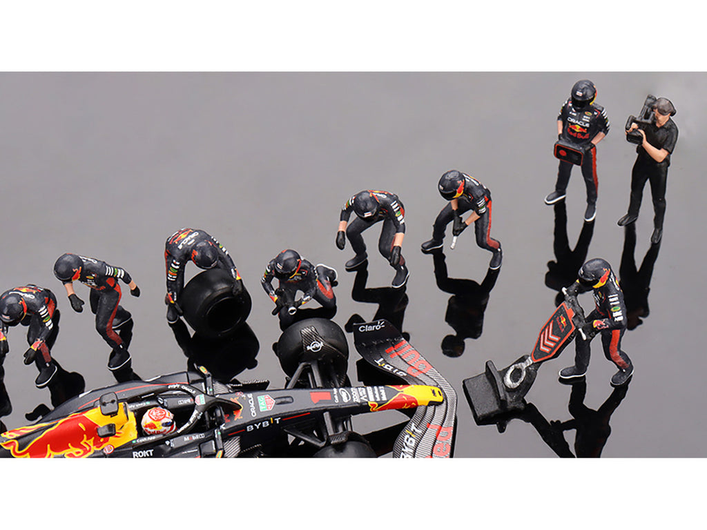 Red Bull RB19 #1 Max Verstappen Winner Formula One F1 "Japanese GP" (2023) with Red Bull Pit Crew Set of 21 pieces Limited Edition to 5000 pieces Worldwide 1/64 Diecast Model Car by Mini GT-4