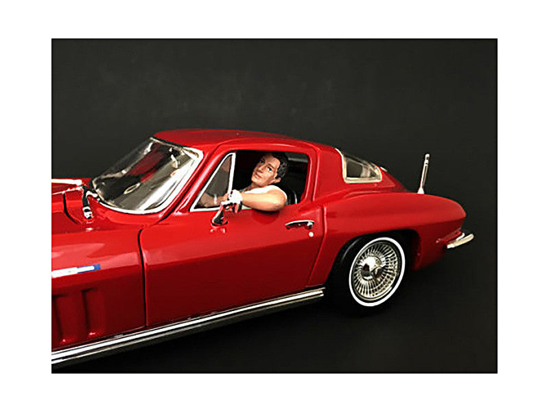 Hitchhiker 2 piece Figurine Set (Green Shirt) for 1/24 Scale Models by American Diorama-2