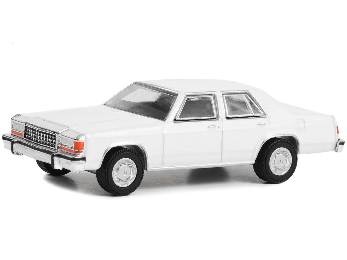 1980-1991 Ford LTD Crown Victoria Police White "Hot Pursuit" "Hobby Exclusive" Series 1/64 Diecast Model Car by Greenlight-2