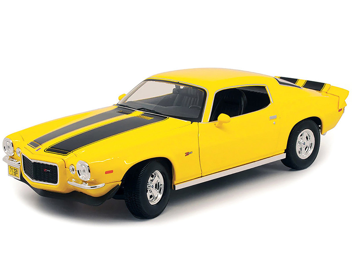 Maisto 1:18 1971 Chevrolet Camaro Yellow / Black Stripes — product image 2