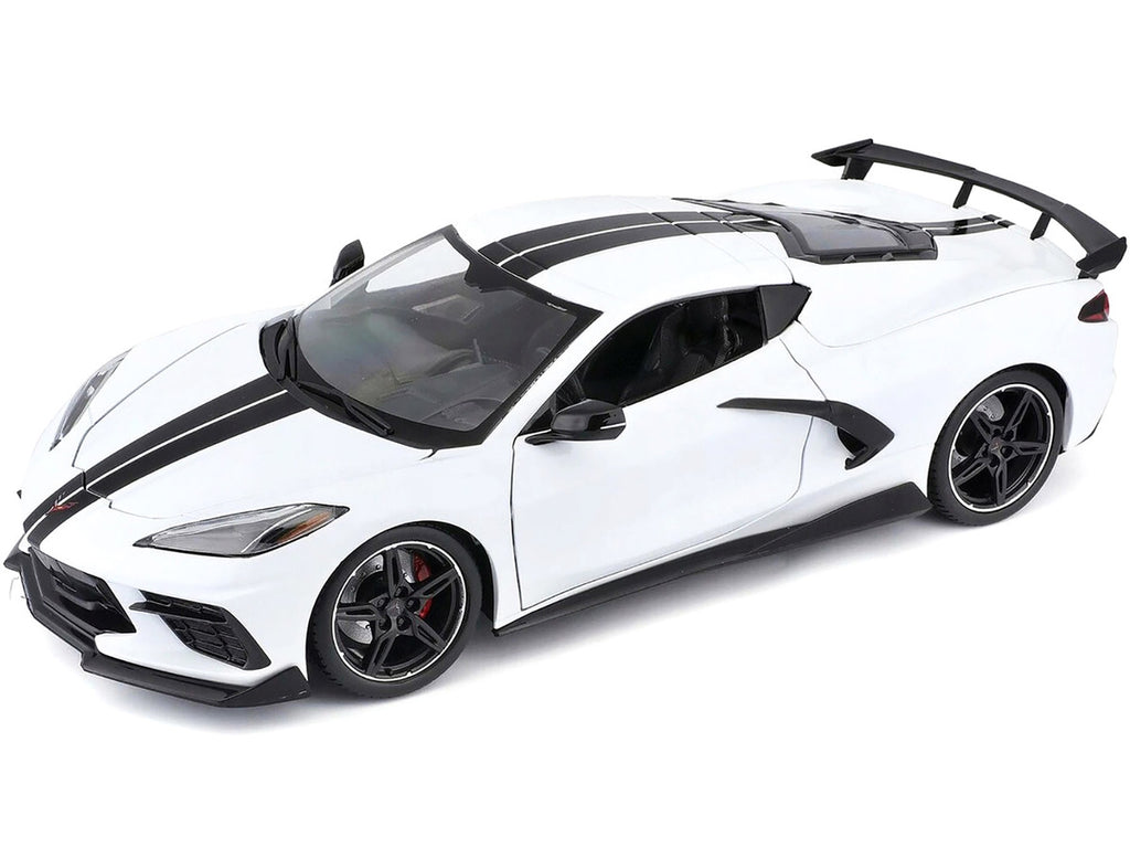 Maisto 1:18 2020 Chevrolet Corvette Stingray C8 / High Wing White with Black Stripes — product image 4