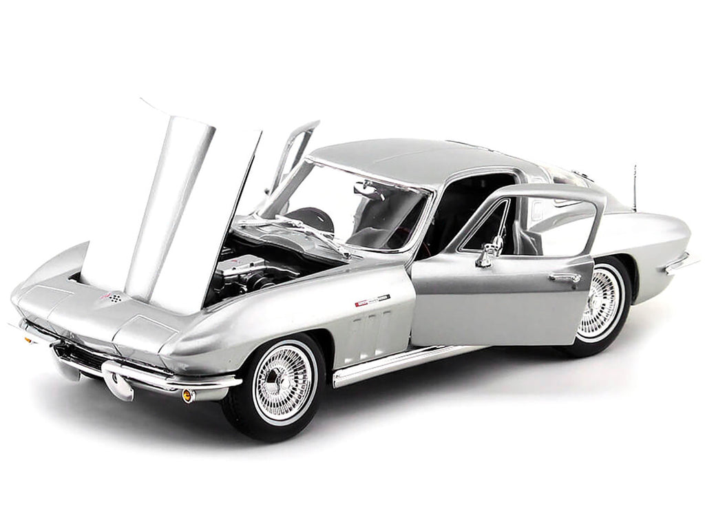 Maisto 1:18 1965 Chevrolet Corvette Silver — product image 2