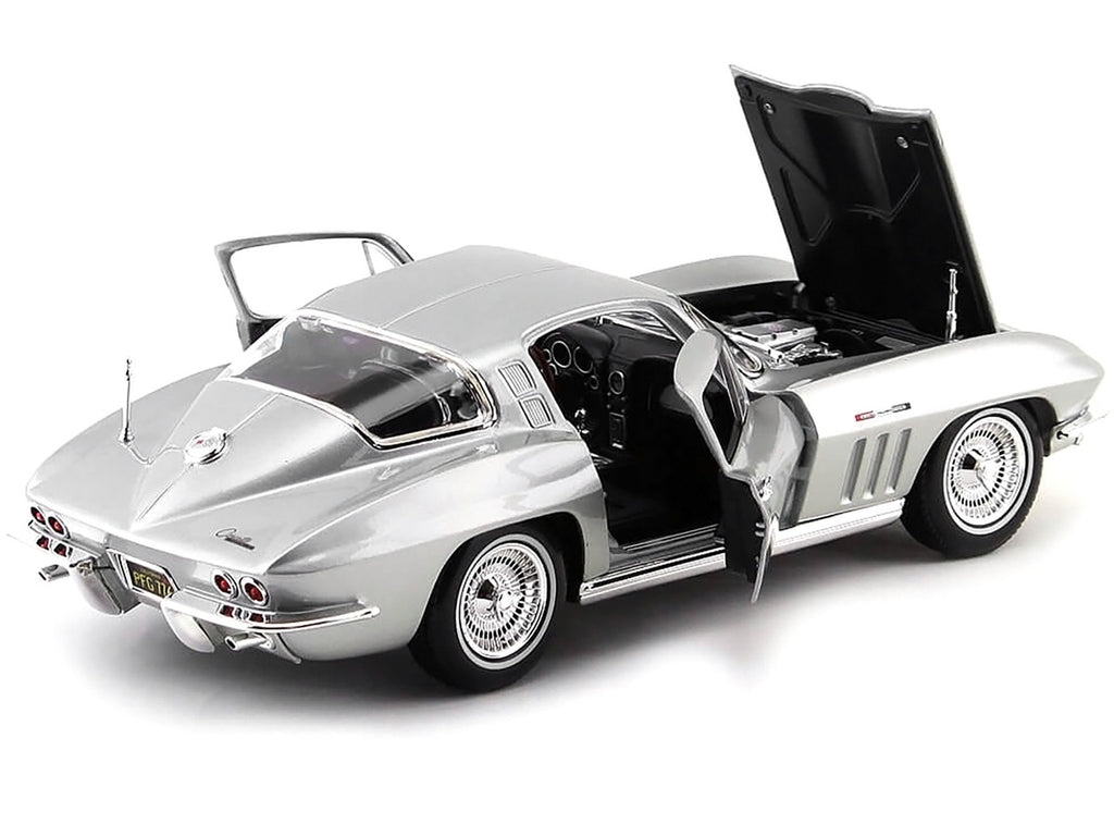 Maisto 1:18 1965 Chevrolet Corvette Silver — product image 3