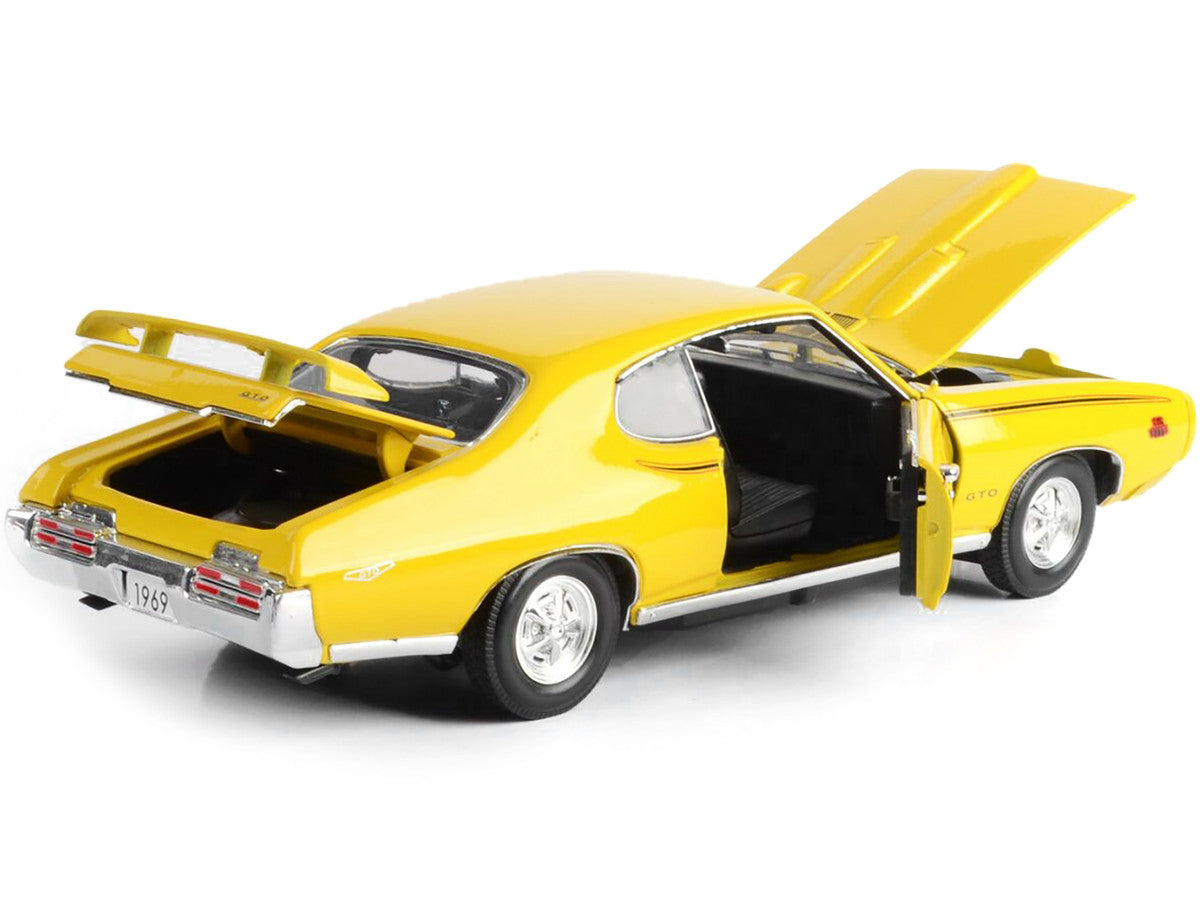 1969 Pontiac GTO Judge Yellow 1/18 Diecast Model Car by Motormax-1