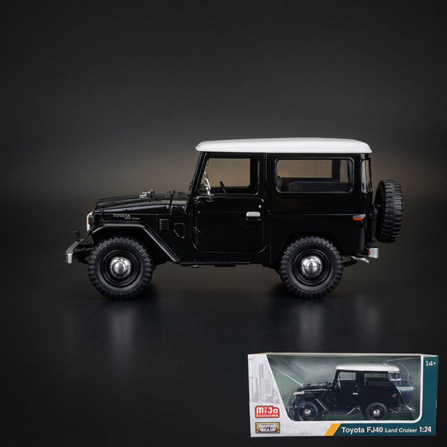 Motormax 1:24 Toyota FJ40 Land Cruiser Black with White Top